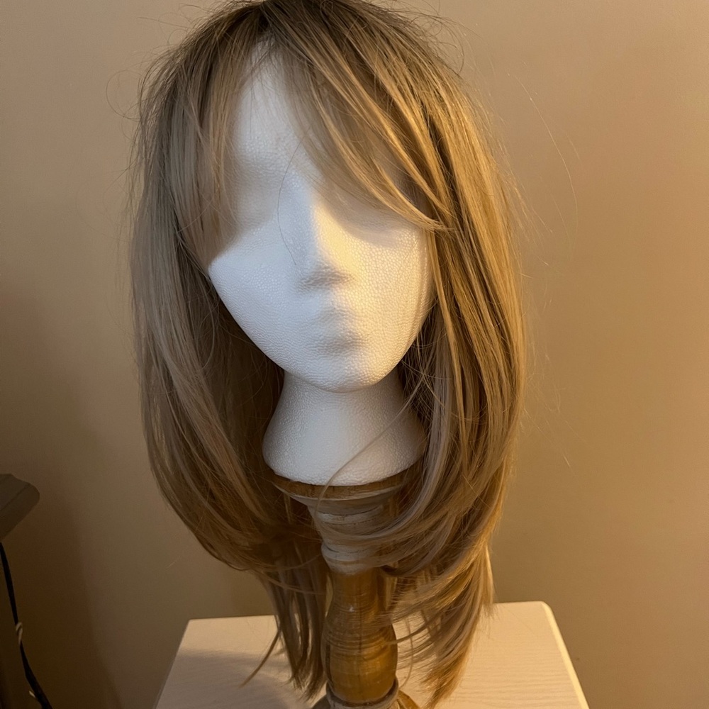 Blonde Layered Women's Wig with Side Bangs New with tags and packet